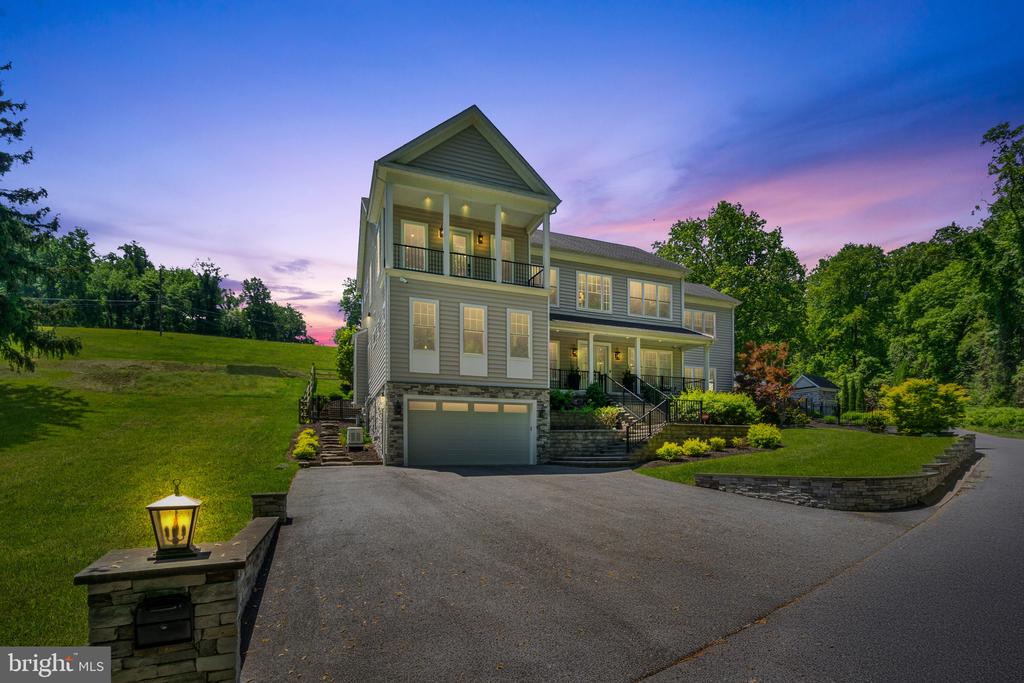 10907 HOLLOW ROAD