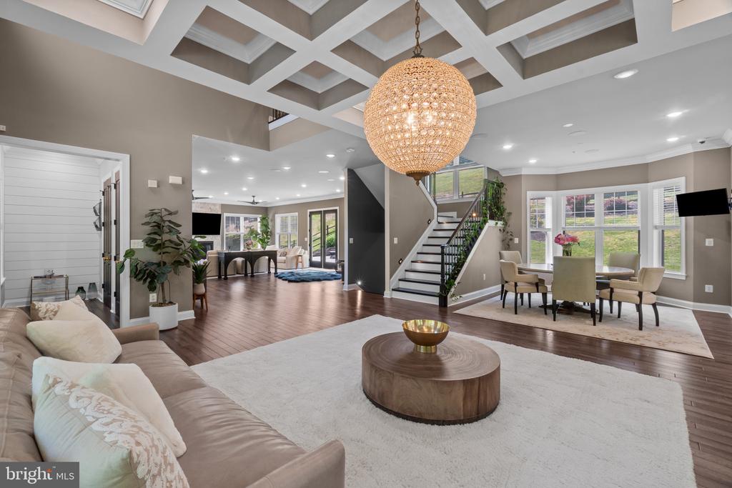 10907 HOLLOW ROAD