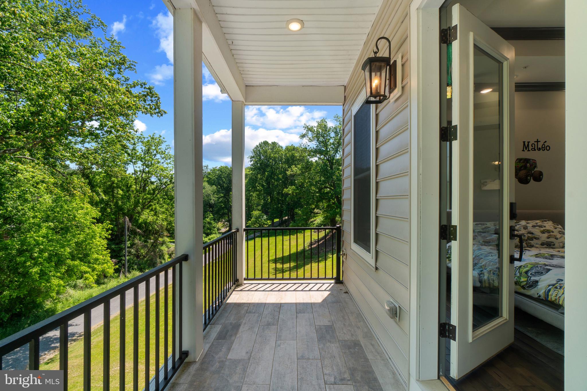 10907 HOLLOW ROAD