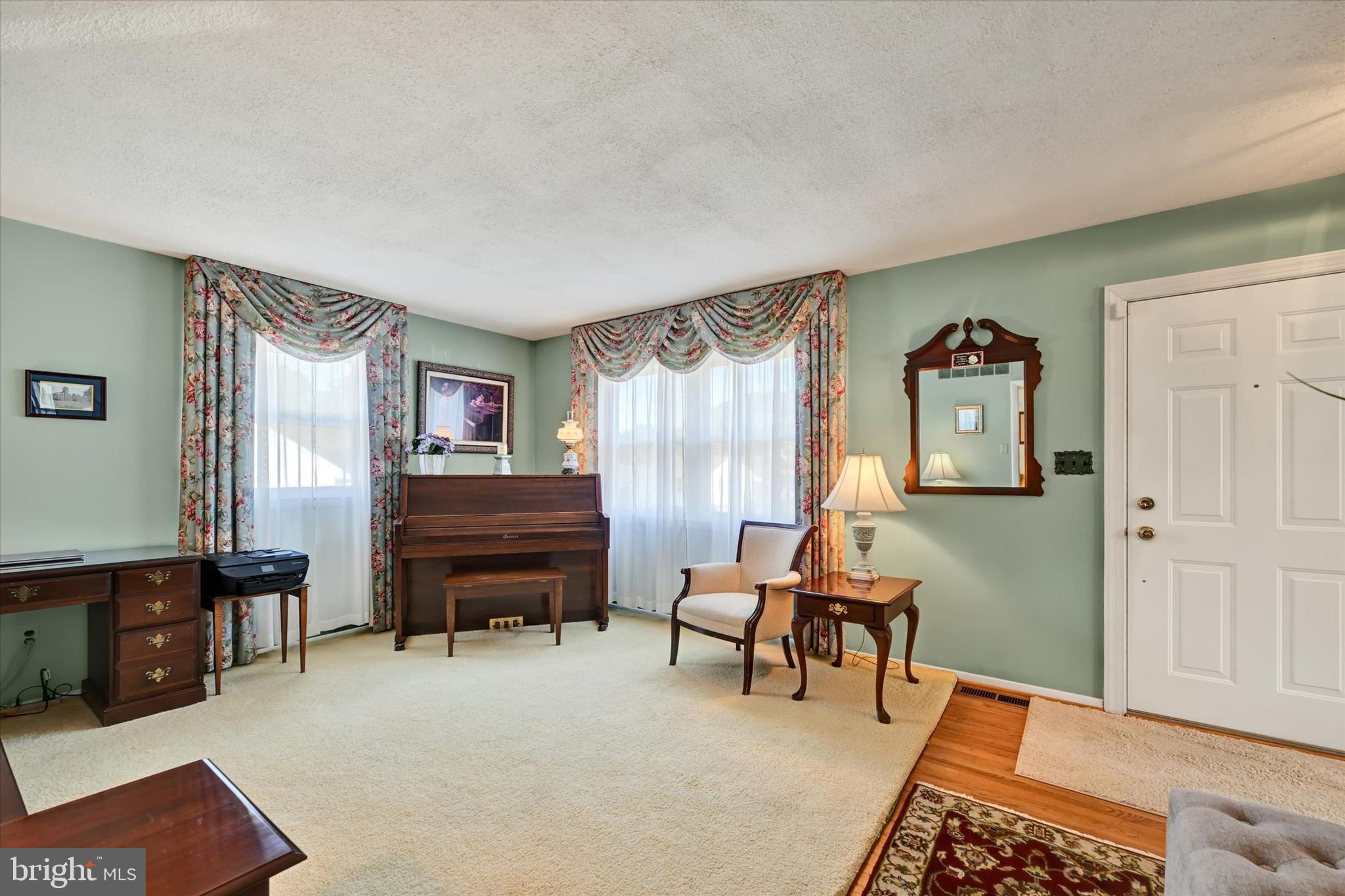 3 EYRE COURT