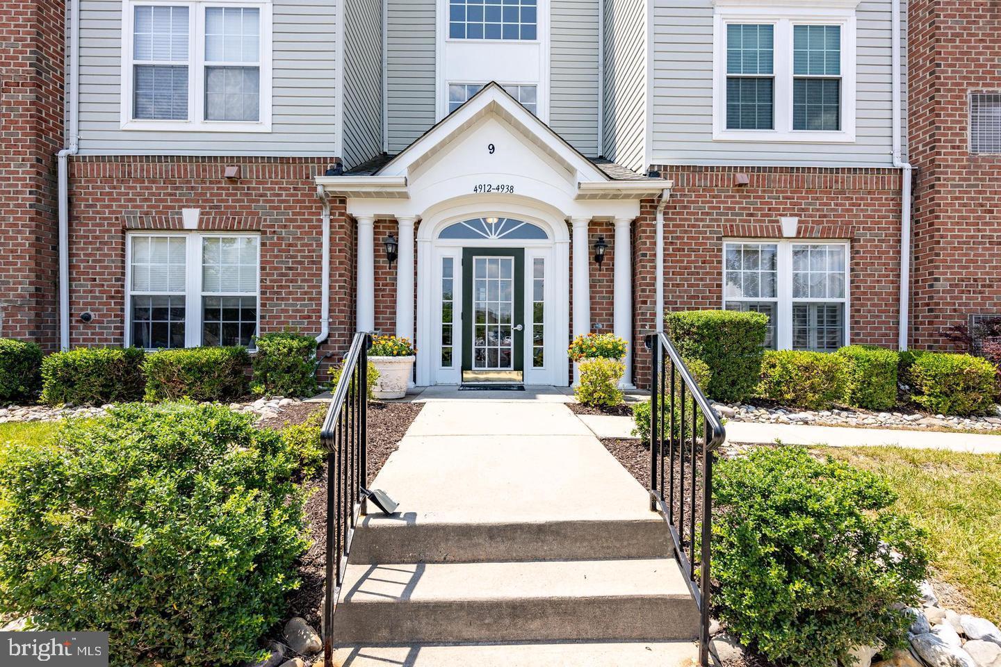 4936 BRIGHTLEAF COURT 4936