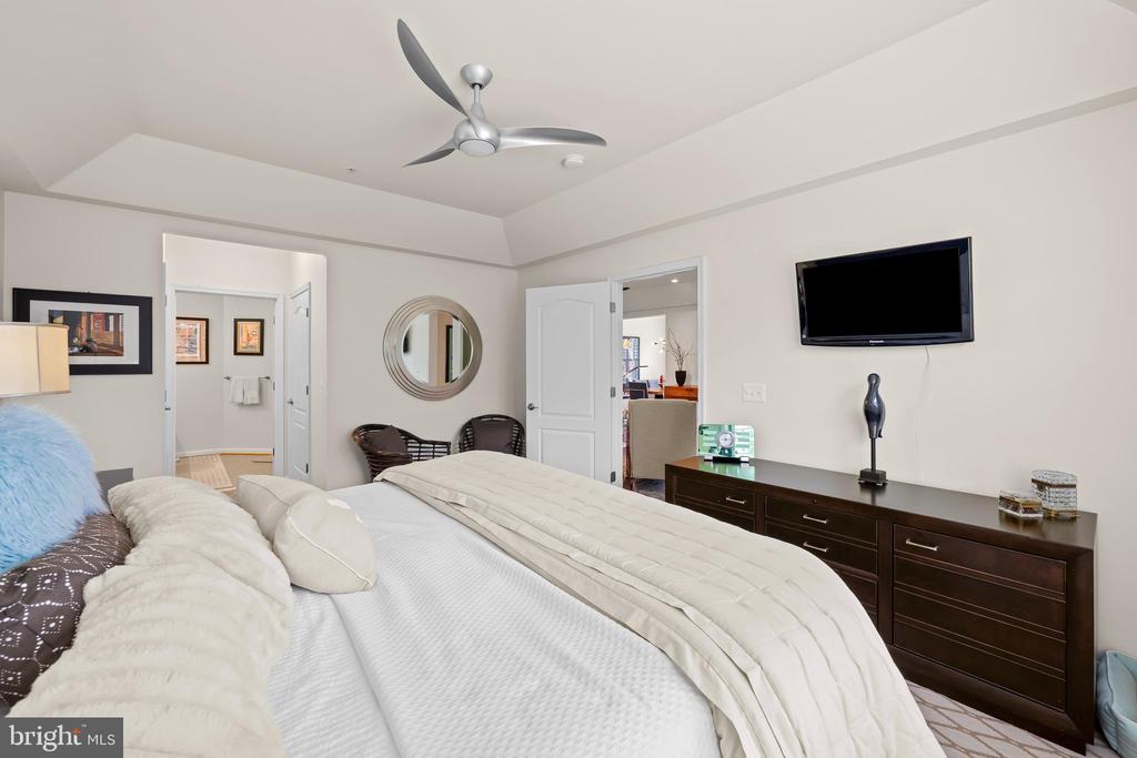 7301 TRAVERTINE DRIVE Unit: 403