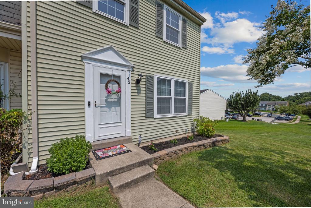 42 SANDSTONE COURT
