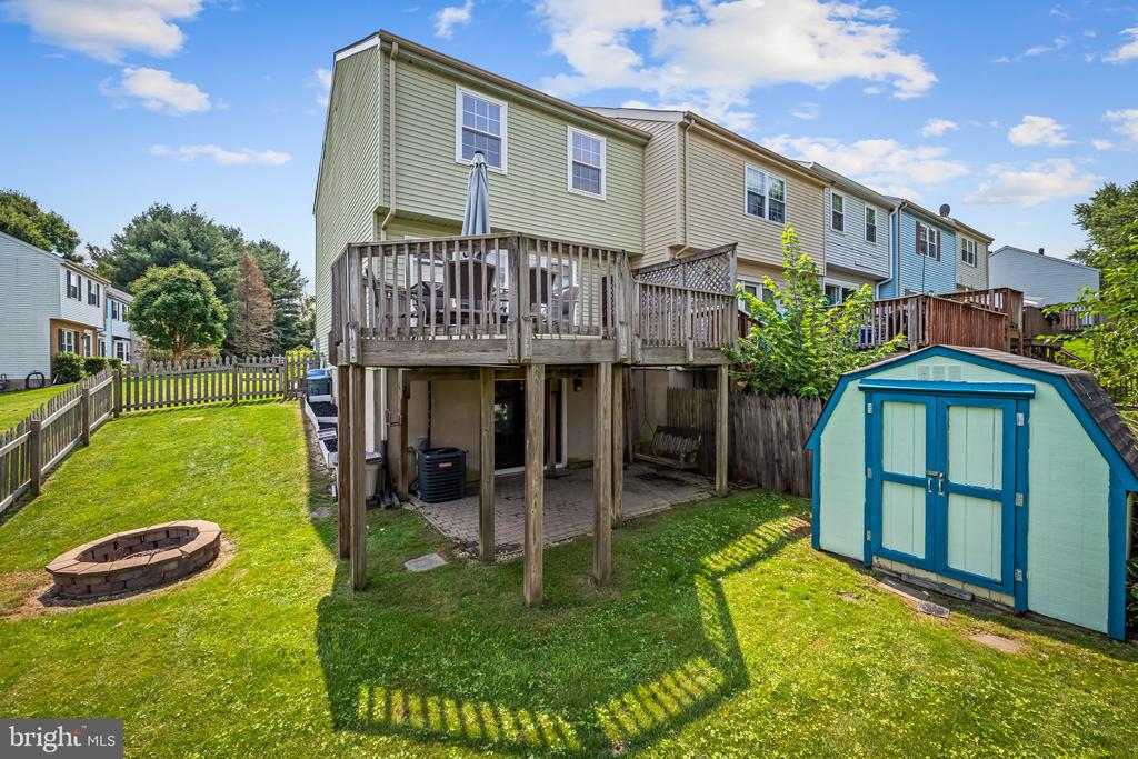 42 SANDSTONE COURT