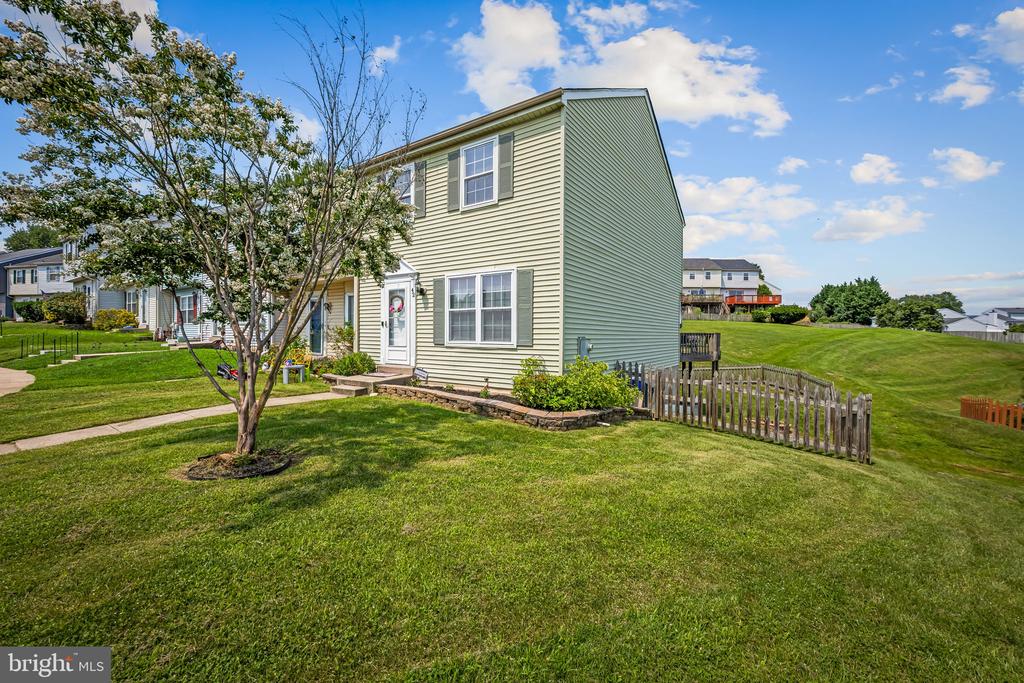 42 SANDSTONE COURT