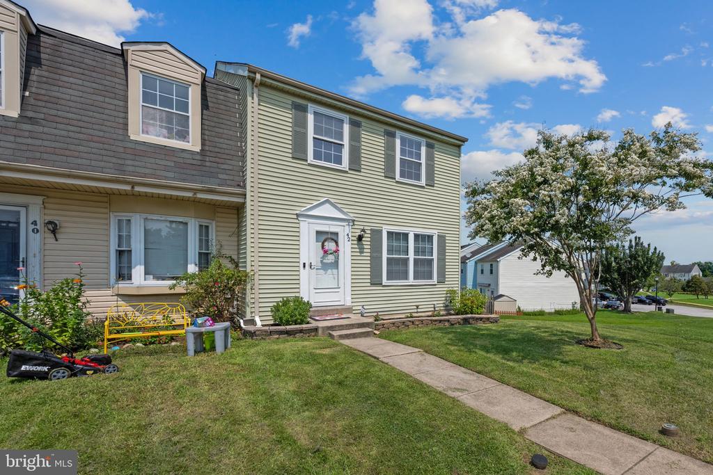42 SANDSTONE COURT