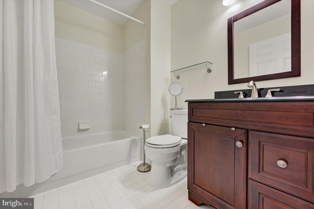 3901 DARLEIGH ROAD Unit: 1C