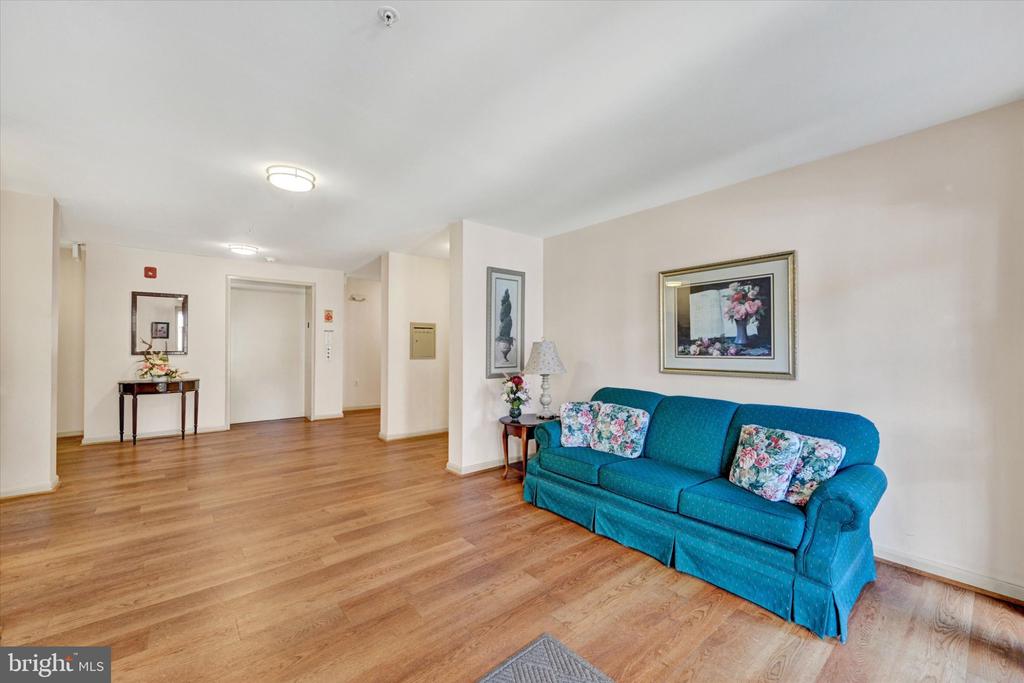 3901 DARLEIGH ROAD Unit: 1C