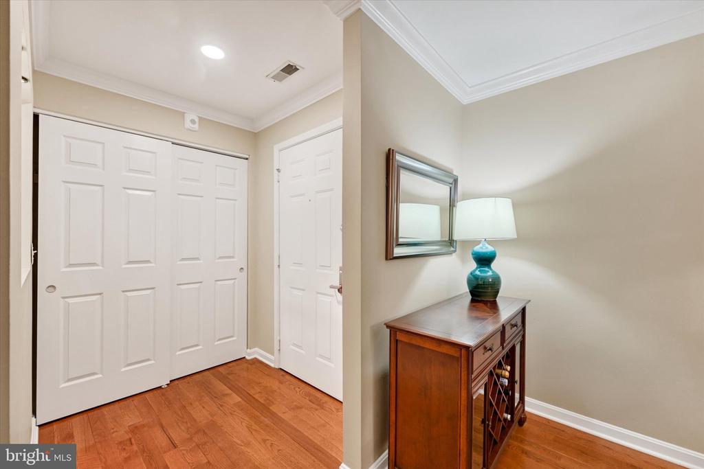 3901 DARLEIGH ROAD Unit: 1C