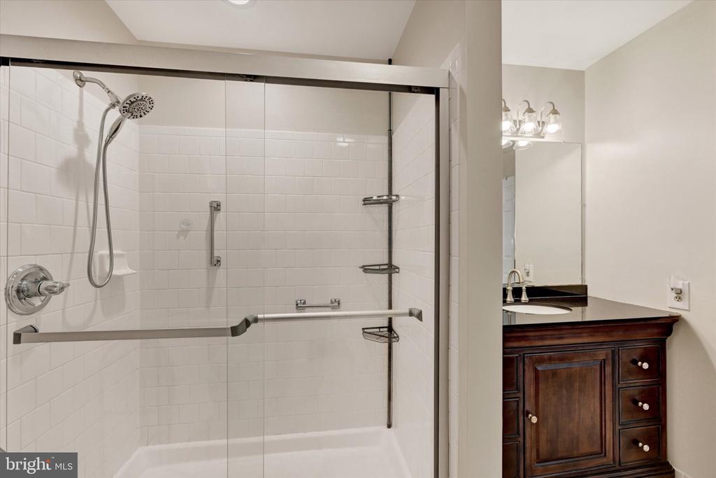 3901 DARLEIGH ROAD Unit: 1C