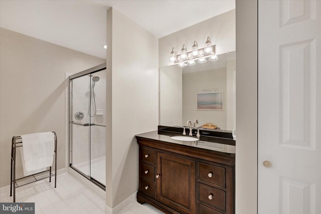 3901 DARLEIGH ROAD Unit: 1C