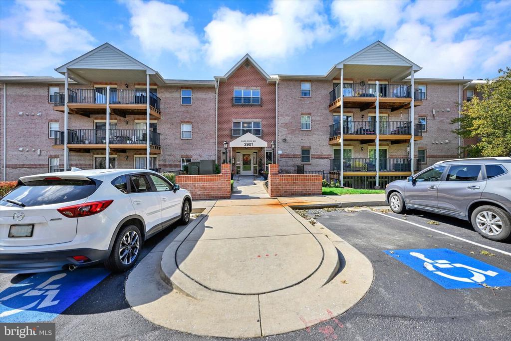 3901 DARLEIGH ROAD Unit: 1C