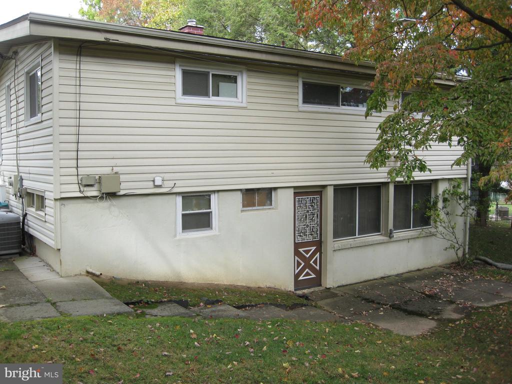 2900 OAKTON COURT