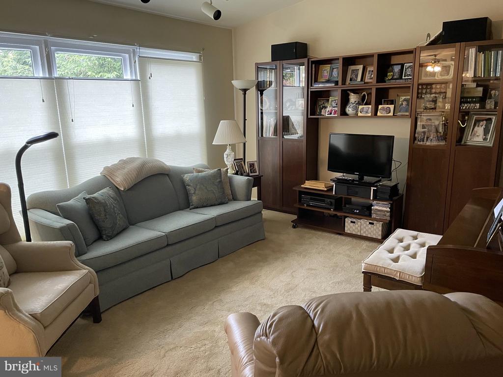 2900 OAKTON COURT
