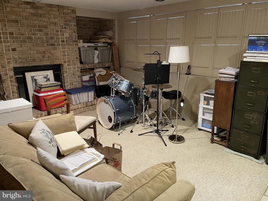 2900 OAKTON COURT
