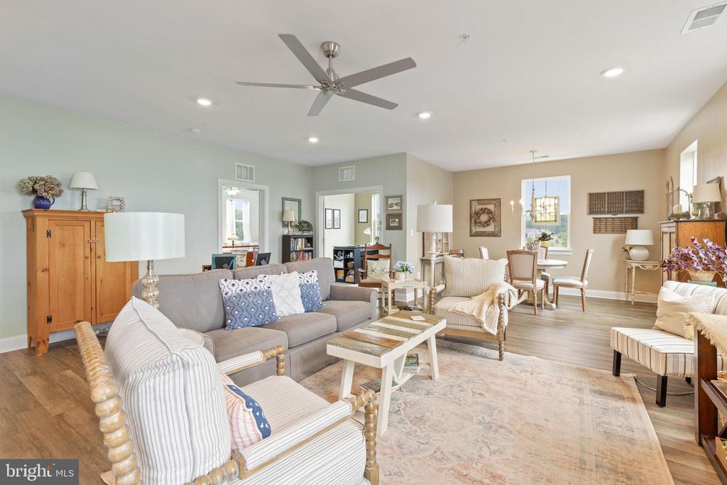 401 BOLD RULER COURT 302