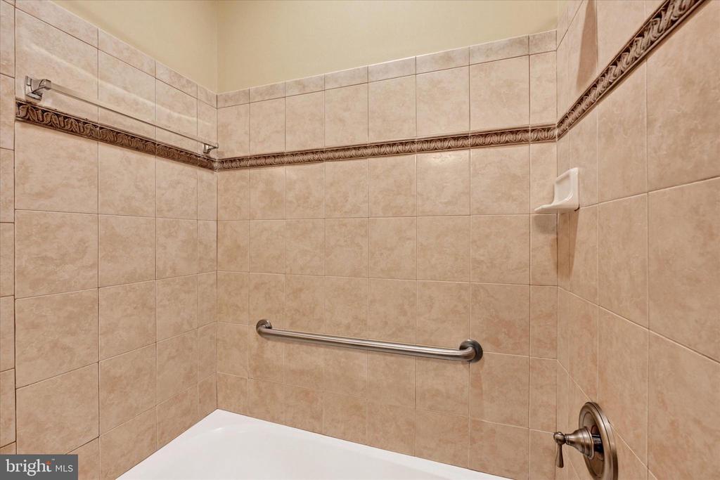 902 MACPHAIL WOODS CROSSING 4J