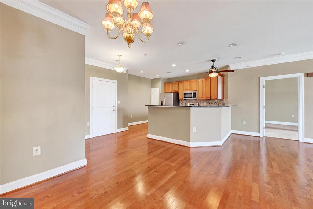 902 MACPHAIL WOODS CROSSING 4J