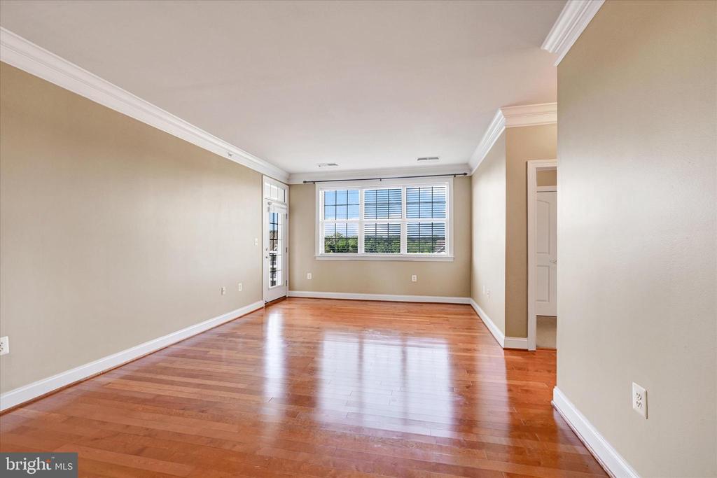 902 MACPHAIL WOODS CROSSING 4J