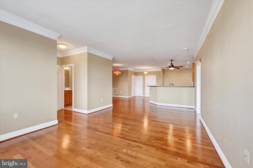 902 MACPHAIL WOODS CROSSING 4J