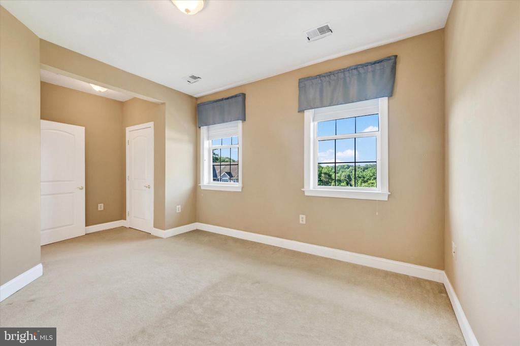 902 MACPHAIL WOODS CROSSING 4J