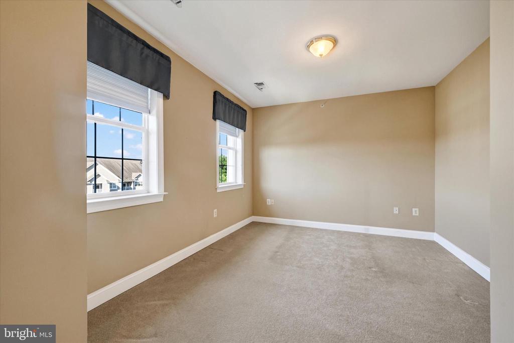 902 MACPHAIL WOODS CROSSING 4J
