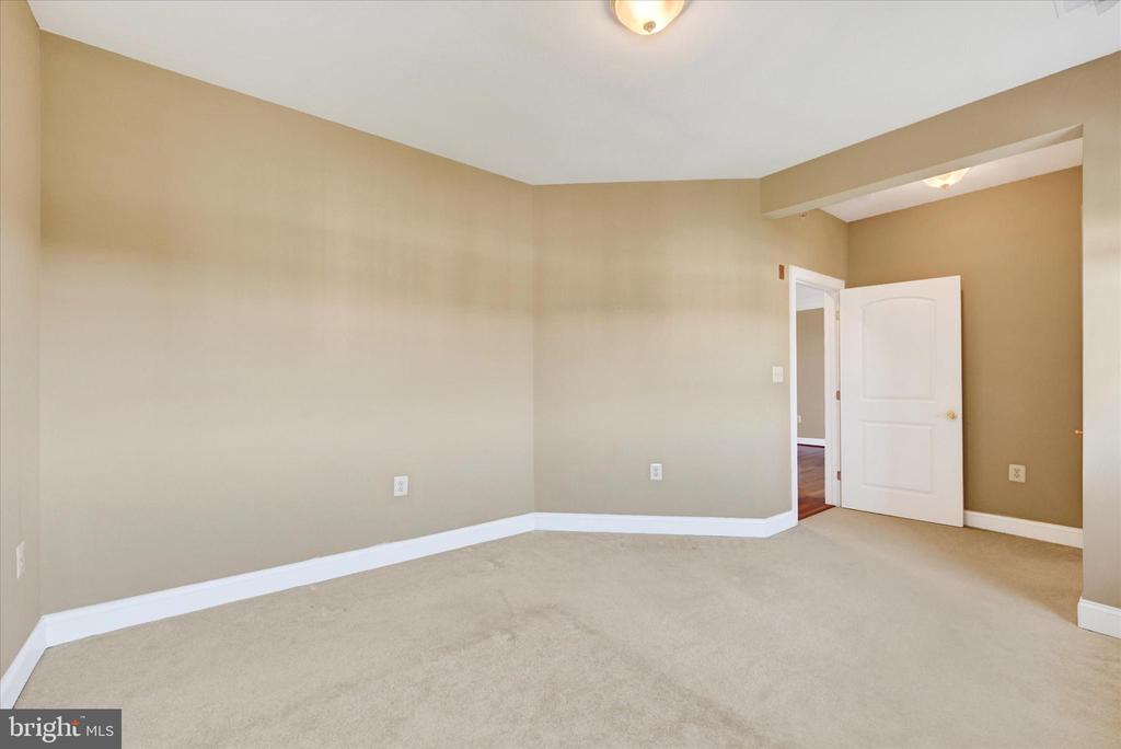 902 MACPHAIL WOODS CROSSING 4J