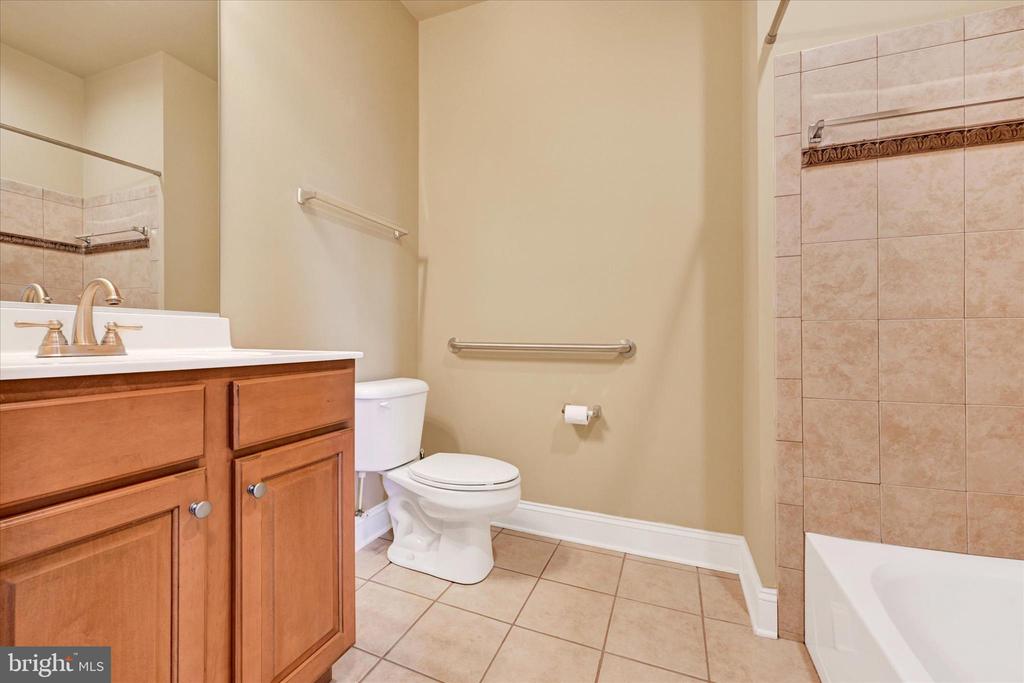 902 MACPHAIL WOODS CROSSING 4J