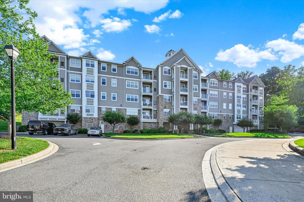 902 MACPHAIL WOODS CROSSING 4J