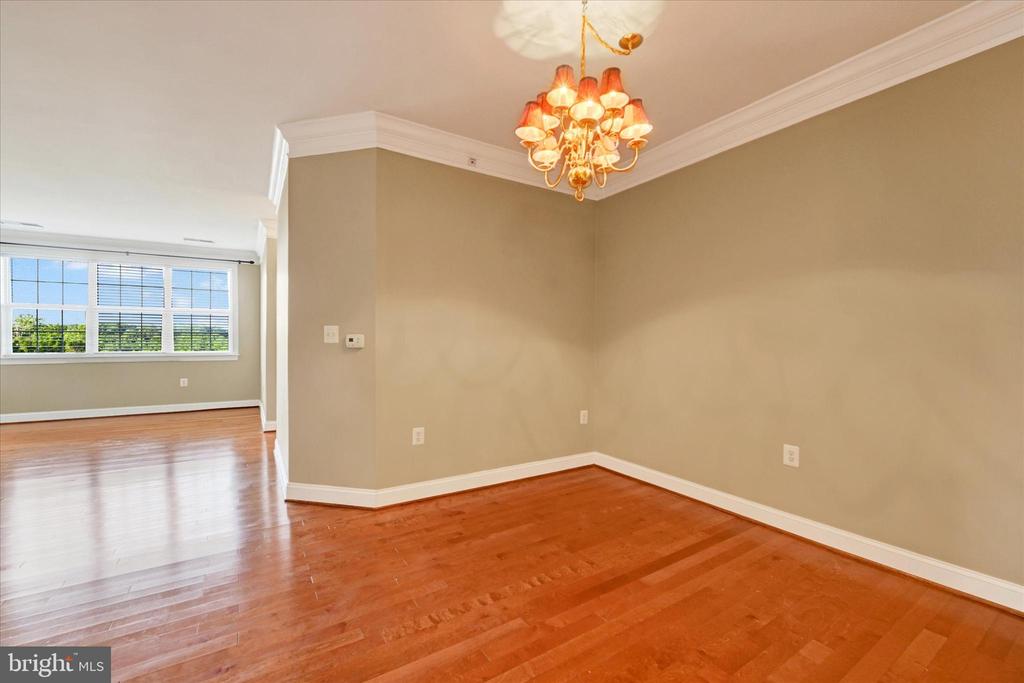902 MACPHAIL WOODS CROSSING 4J