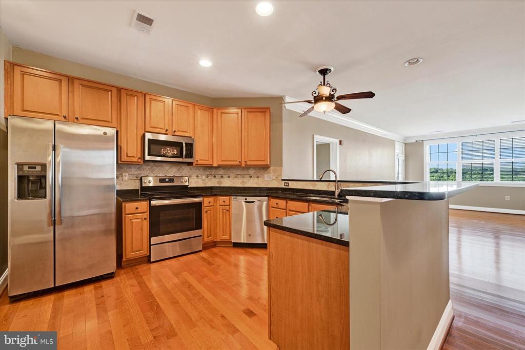 902 MACPHAIL WOODS CROSSING 4J