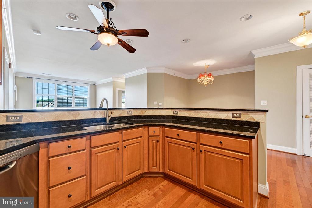 902 MACPHAIL WOODS CROSSING 4J