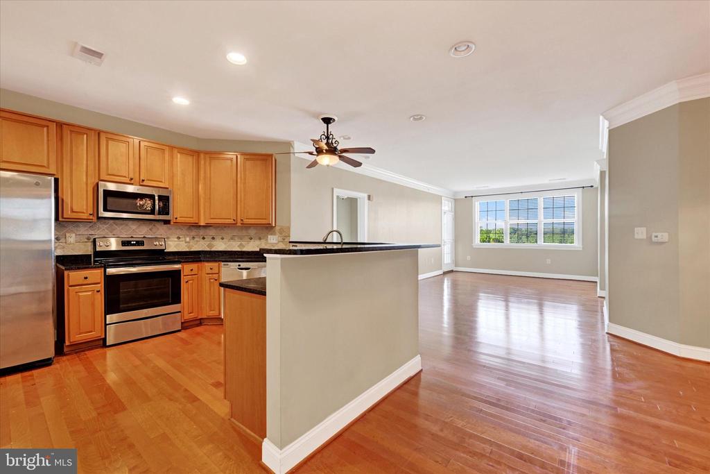 902 MACPHAIL WOODS CROSSING 4J