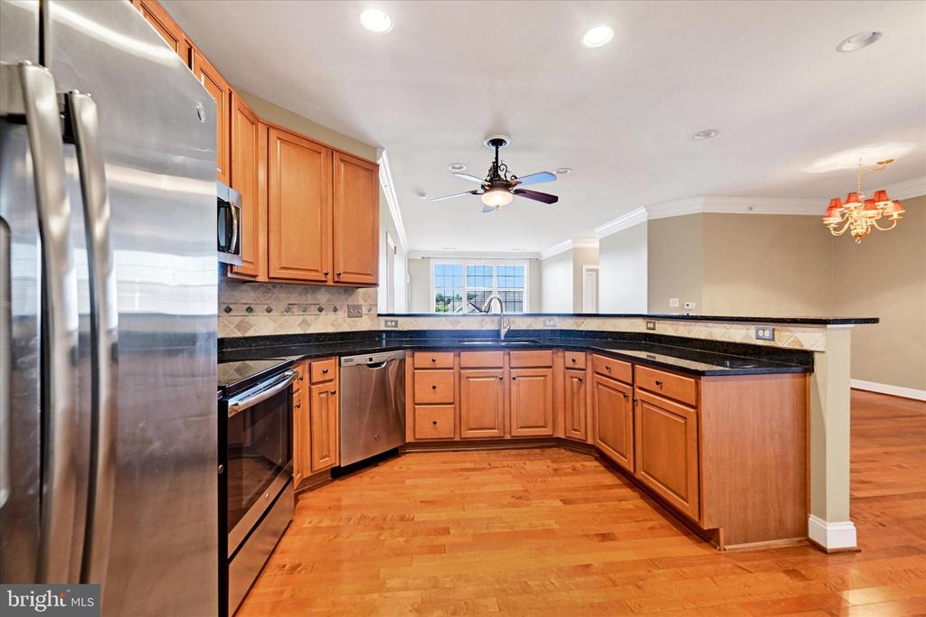 902 MACPHAIL WOODS CROSSING 4J