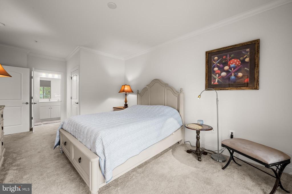 636 WALLINGFORD ROAD Unit: 3G