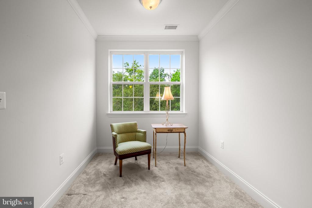 636 WALLINGFORD ROAD Unit: 3G