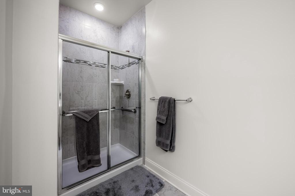 636 WALLINGFORD ROAD Unit: 3G