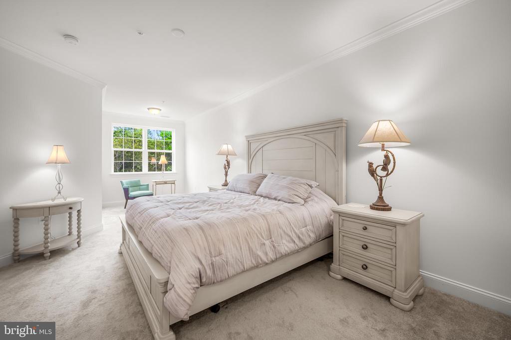 636 WALLINGFORD ROAD Unit: 3G