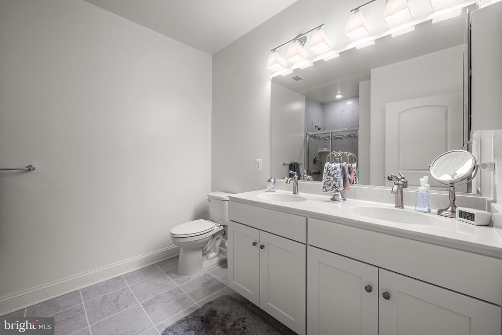 636 WALLINGFORD ROAD Unit: 3G