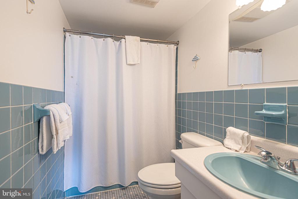 7604 COASTAL HIGHWAY Unit: 2C