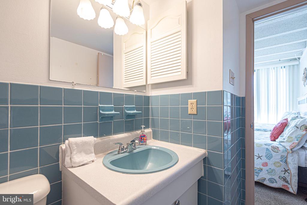 7604 COASTAL HIGHWAY Unit: 2C