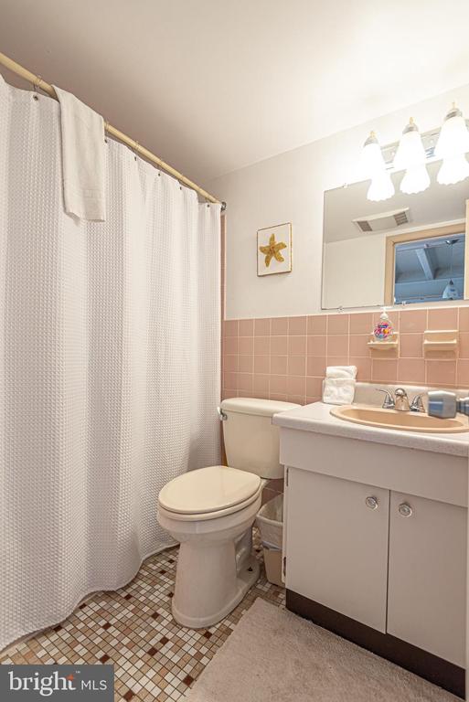 7604 COASTAL HIGHWAY Unit: 2C