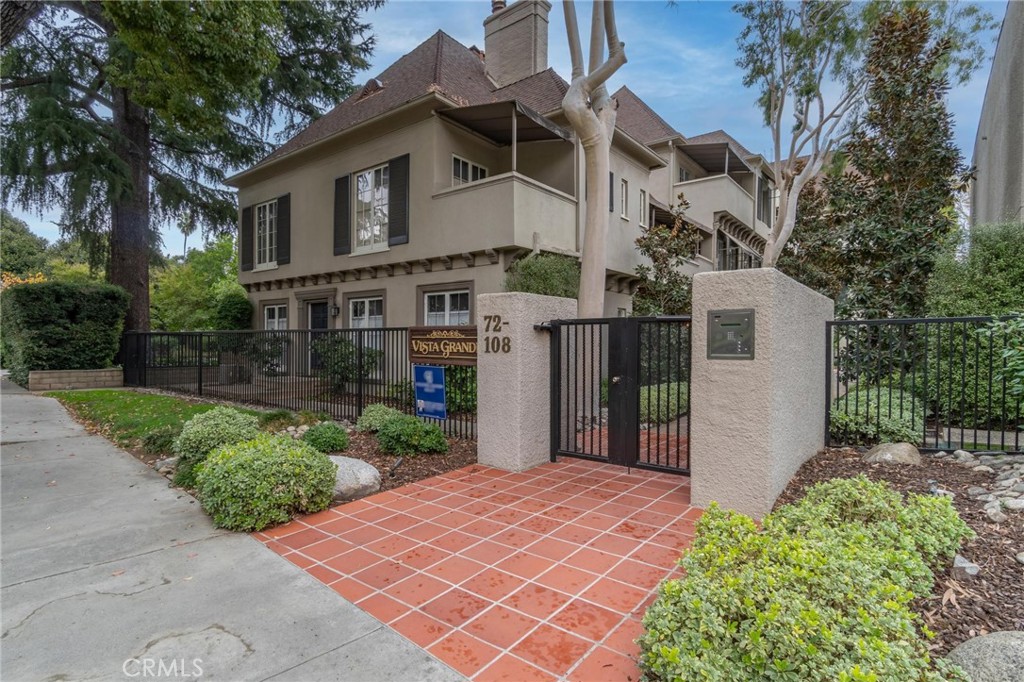 76 S Grand Avenue