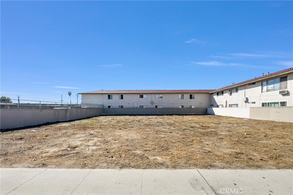 11811 Pioneer Blvd