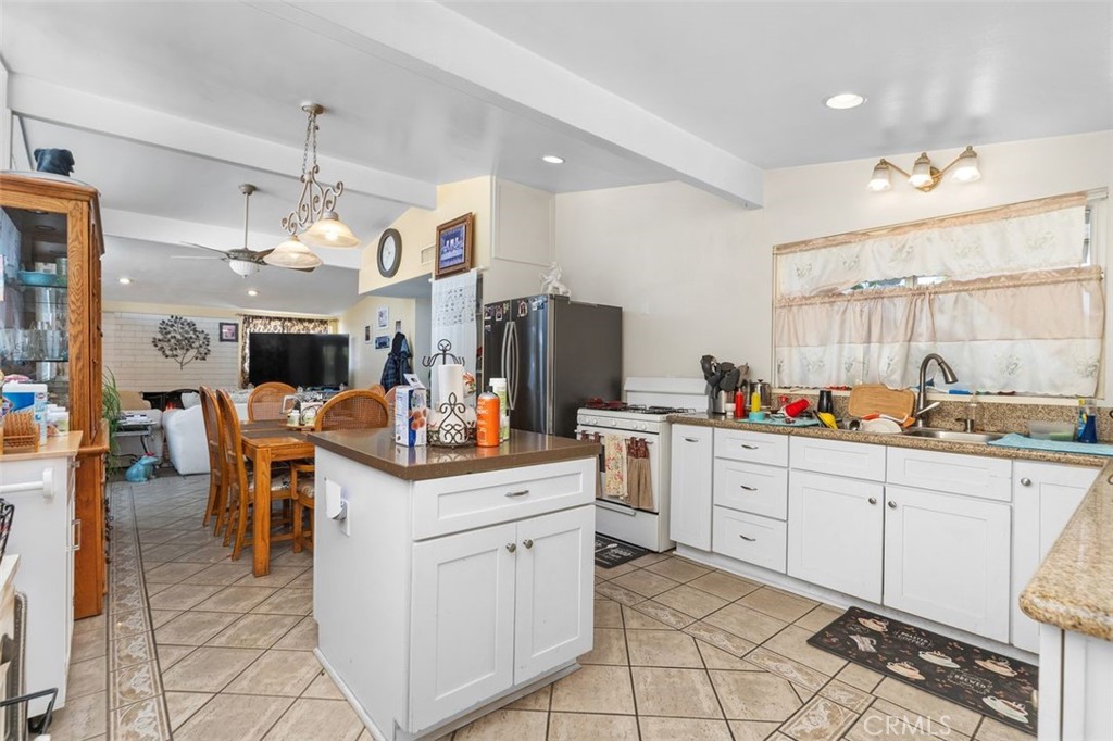 2113 W Niobe