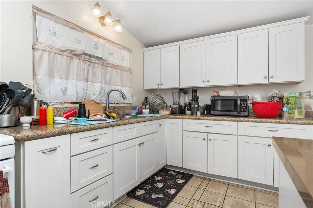 2113 W Niobe