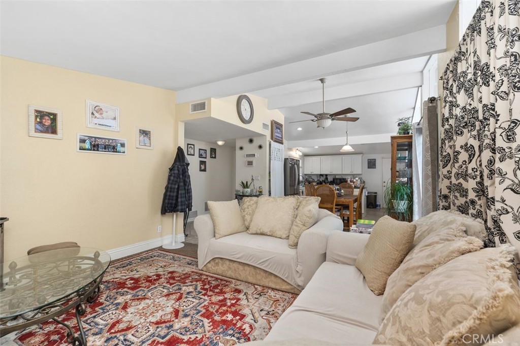 2113 W Niobe