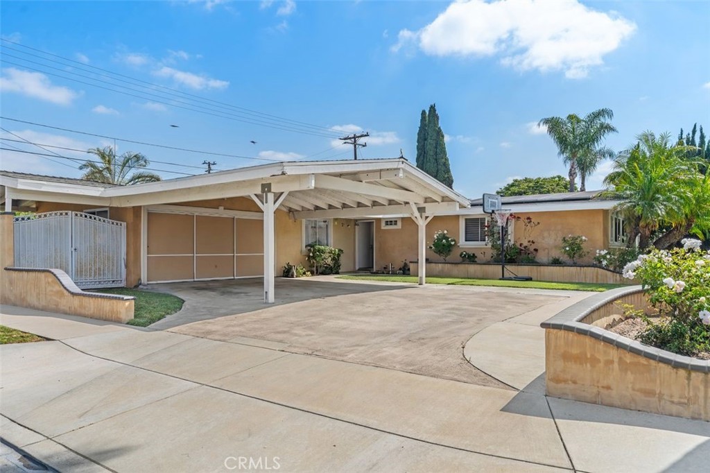 2113 W Niobe