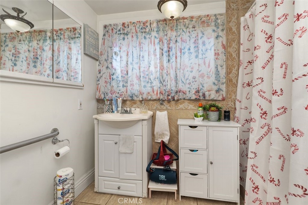 2113 W Niobe