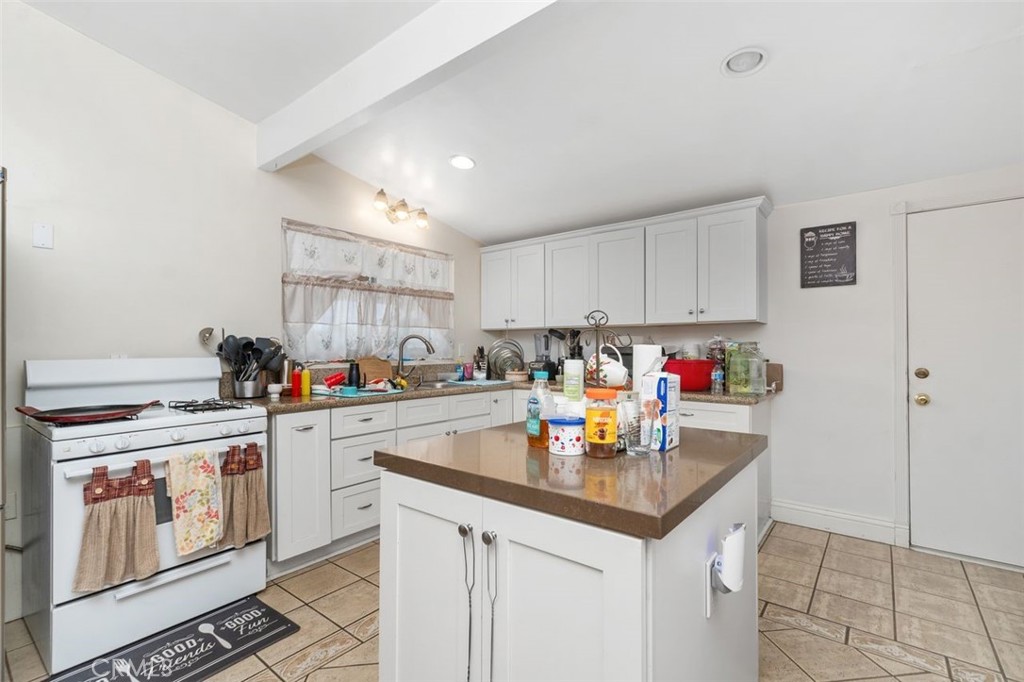2113 W Niobe